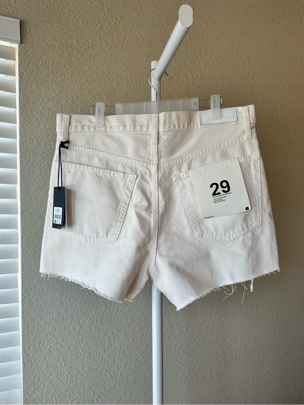 RE/DONE 90s low slung denim shorts vintage white 100% cotton size 29 NWT